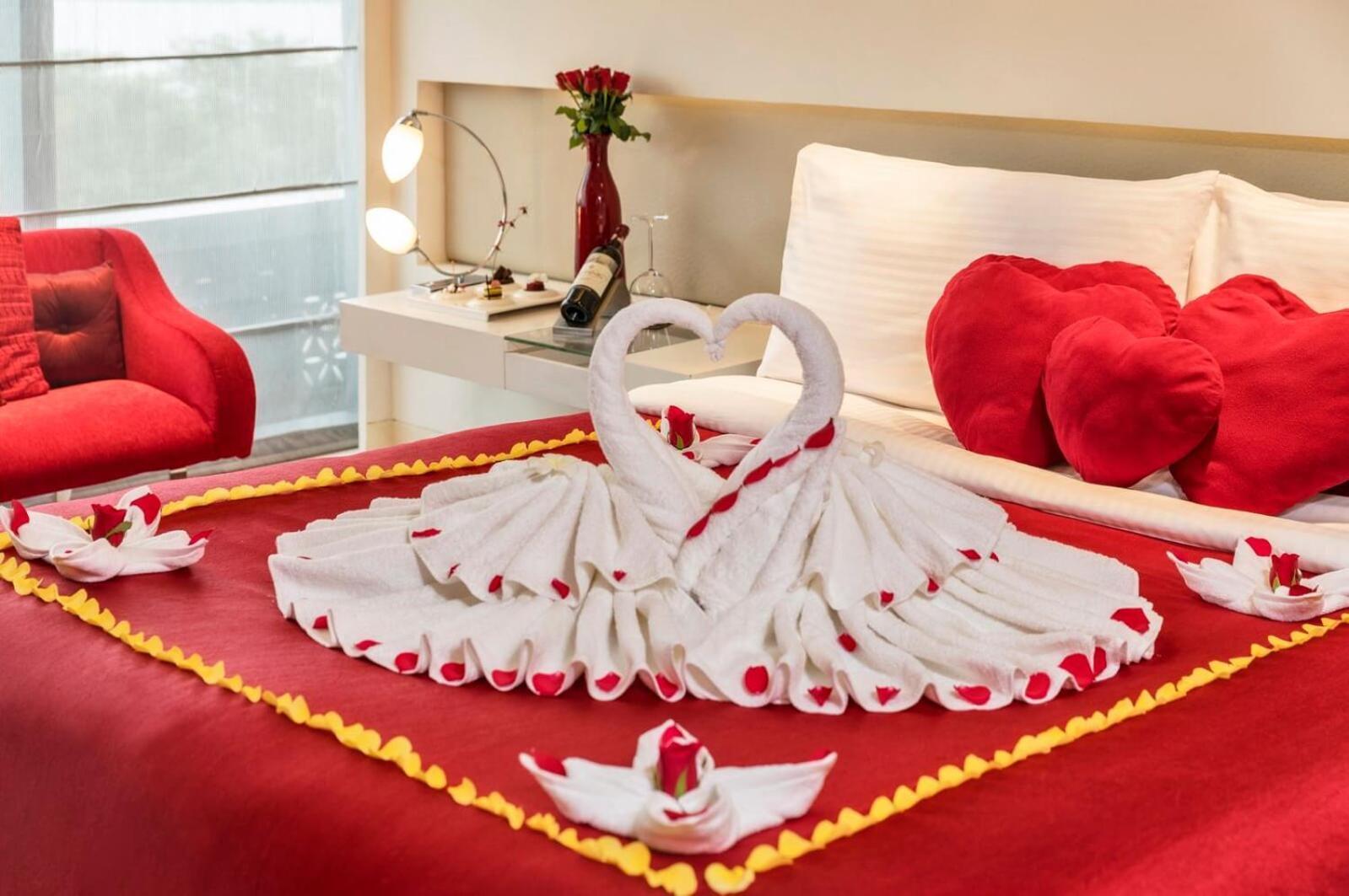 The Bellwood Suites Near Igi Airport Ню Делхи Екстериор снимка